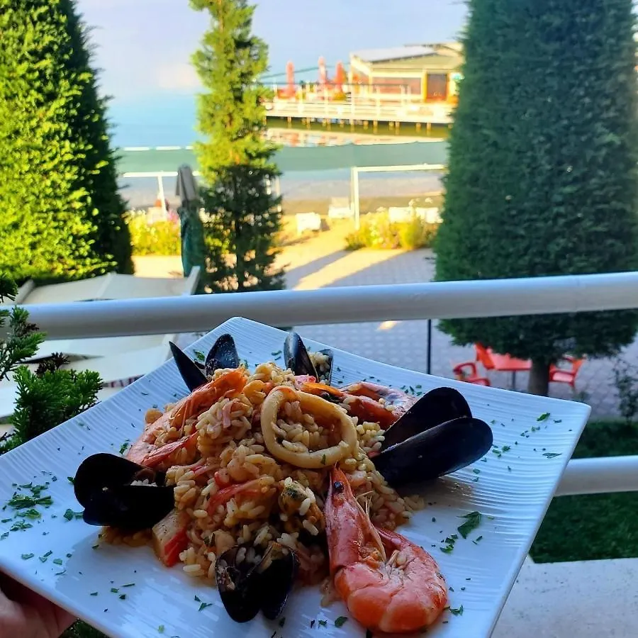 Hotel Enkelana 포그라데츠