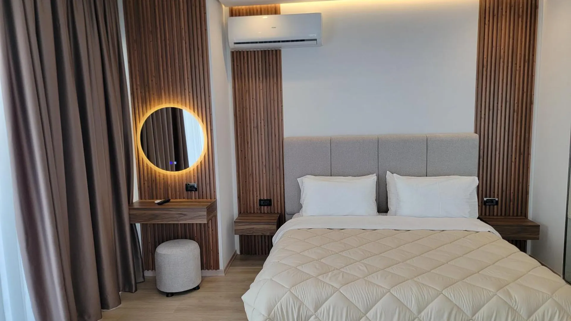 Hotel Enkelana 포그라데츠