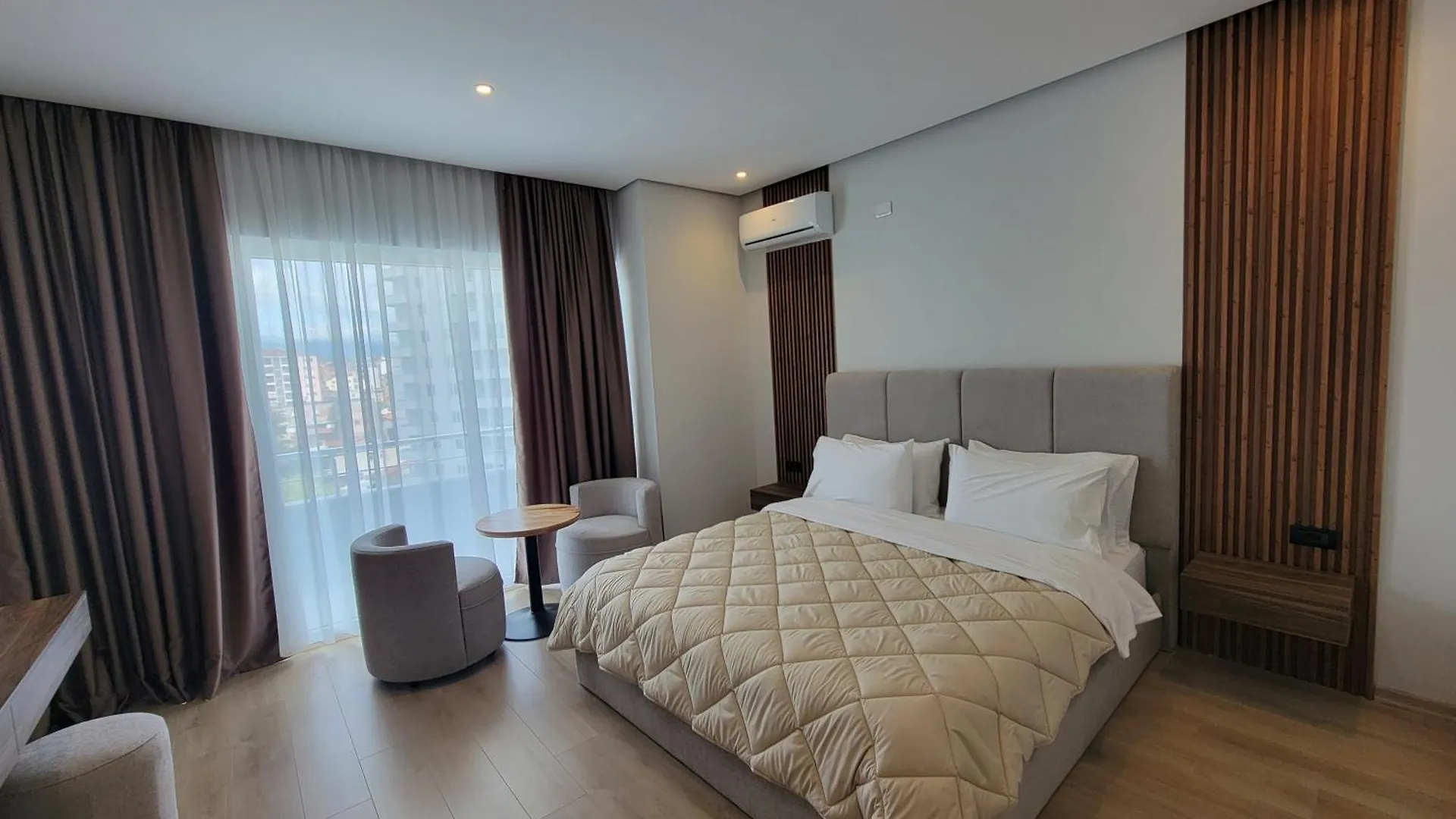 Hotel Enkelana 포그라데츠
